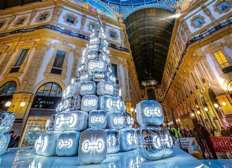 albero gucci galleria|La Maison svela l’albero delle feste nella storica Galleria Vittorio .